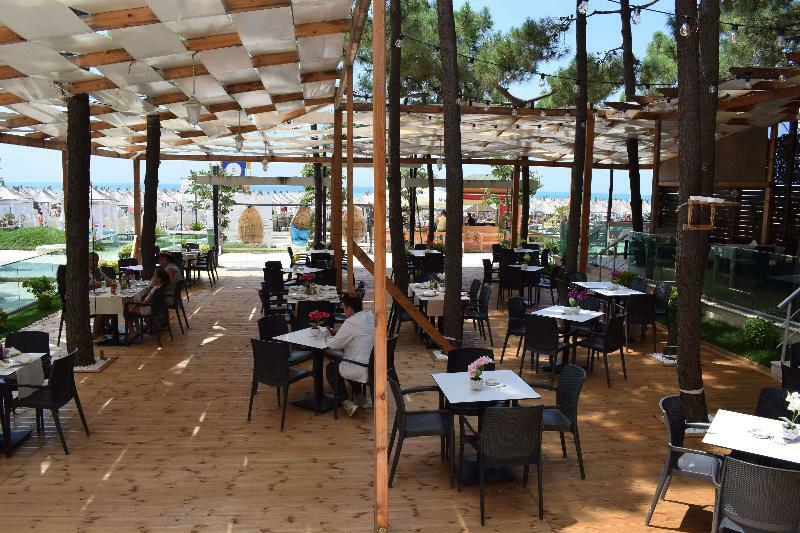 Akileda Hotel Kryemëdhej Exterior foto
